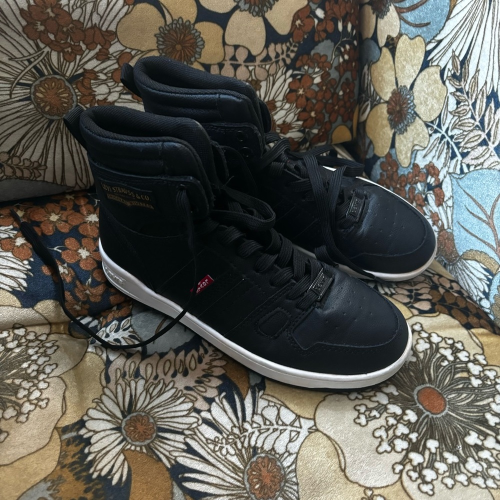 LEVI'S Women's Black BB HI Perf UL High-Top Lace-Up Sneakers SZ 6